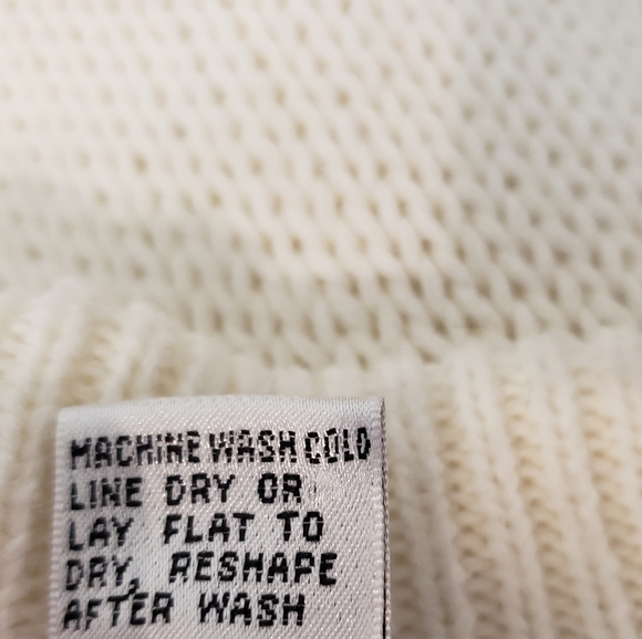 Vintage Christmas Sweater - Picture 4 of 9